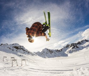 开云平台-她拿起的不是奖杯，而是体育商业时代的权杖，莎拉波娃跨界夺冠背后的冷思考，体育女王转身，擎起商界权杖
